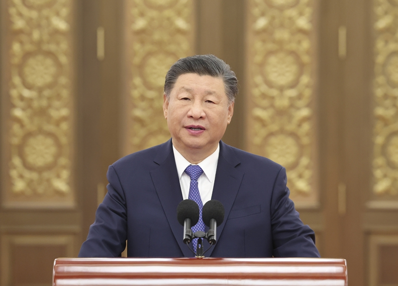 習近平在接見探月工程嫦娥六號任務參研參試人員代表時發表重要講話強調 再接再厲乘勢而上 加快建設航天強國 并參觀月球樣品和探月工程成果展覽